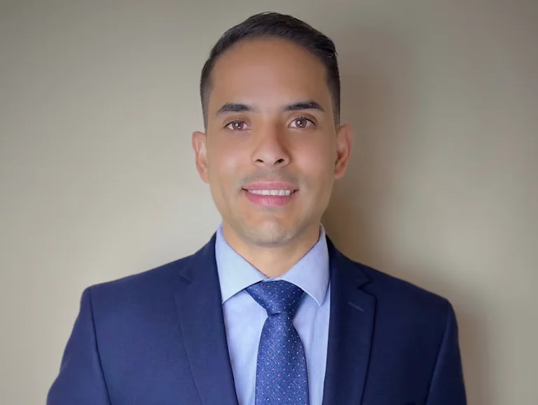Alejandro Gonzalez, is a Regulated Canadian Immigration Consultant (RCIC)